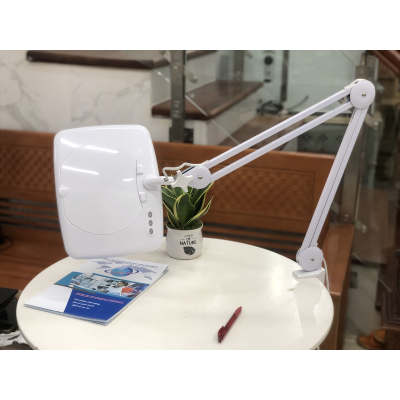 Kính lúp kẹp bàn 8066A-5X-V (đèn LED, hàng xịn, thấu kính trắng vuông lớn, 5 Diop - 5X, 10X) - Hình 1.jpg